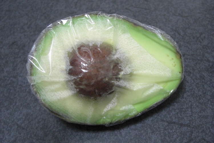 半分だけ アボカドの保存 レシピ 作り方 By ちょろ きゅう クックパッド 簡単おいしいみんなのレシピが374万品