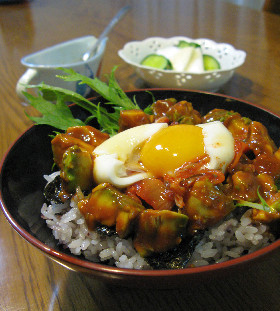 とろ～り卵とアボカドの韓国風キムチ丼の画像