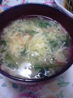 **水菜とかにかまの卵スープ**