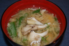 炙り舞茸のお味噌汁
