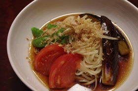 さっぱり夏野菜☆茄子の煮浸し黒酢うどん