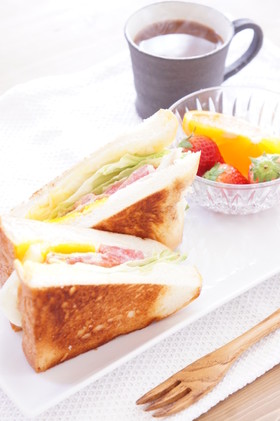 フライパンで☆BLTホットサンド