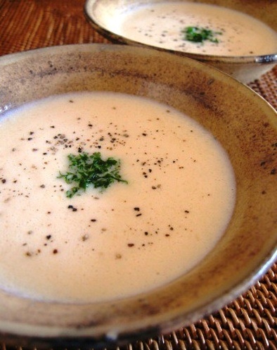とろ〜り濃厚な長芋のスープの写真