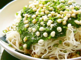 夏バテ解消!モロヘイヤでぶっかけそうめん