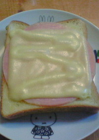 簡単朝食♪ハムチーズトースト