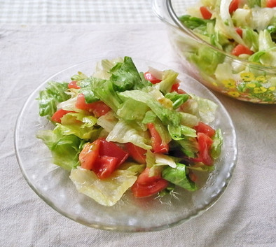 目指せデリ風！レタスとトマトのサラダの写真