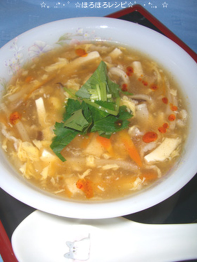 酸辣湯（すっぱ辛い中華スープ）の写真