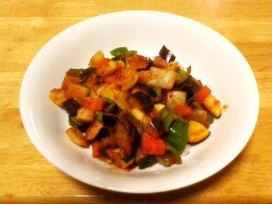 カラフル夏野菜のトマトカレーの写真