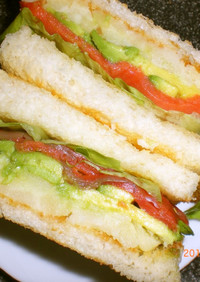 アボカドサーモンポテトのサンドイッチ