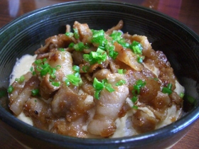 大和芋と梅肉の豚丼ちゃん♪