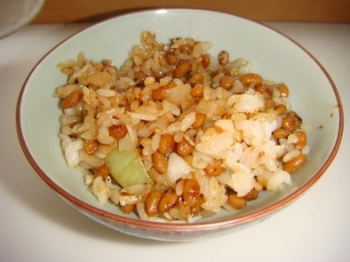 【飯】しらすと新玉のマリネで作る納豆炒飯の写真