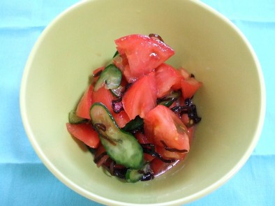 トマトと塩こんぶの夏サラダの写真