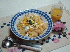すりおろし人参と魚肉ソーセージのバターライス