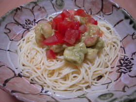 アボカドソースの冷製パスタ