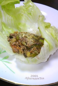 夏野菜とひき肉のレタス包み