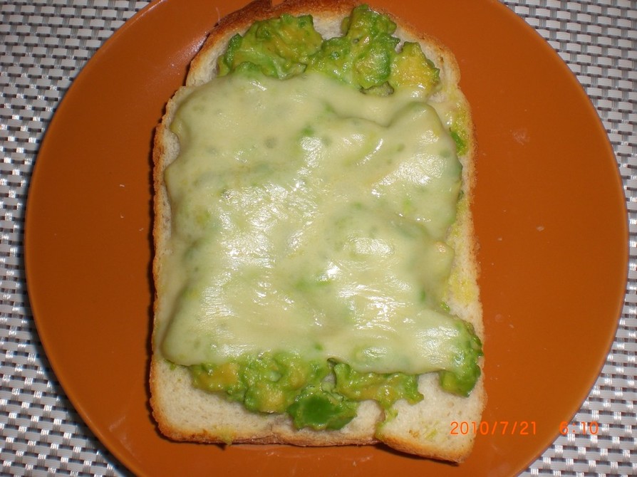 アボカド味噌チーズトーストの画像