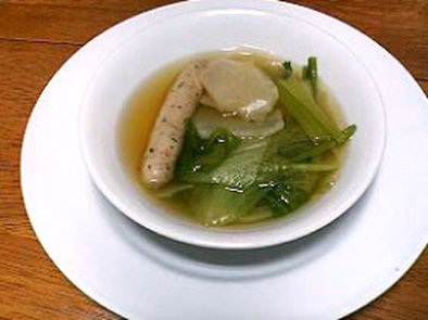 カブとレタスのウインナーのポトフ風スープの写真