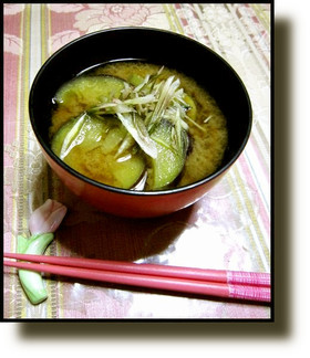 汁が紫にならない☆皮付きなすの味噌汁