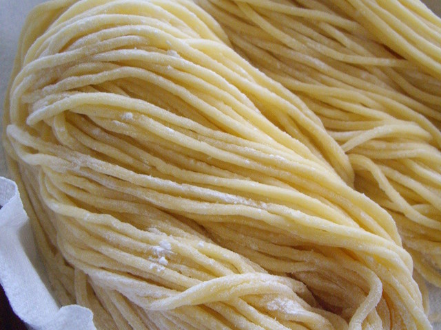 手打ちで太麺 ラーメンや坦々麺に レシピ 作り方 By オマールえび子 クックパッド 簡単おいしいみんなのレシピが355万品