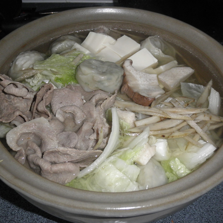 豚肉とごぼう、餃子の水炊き鍋の画像