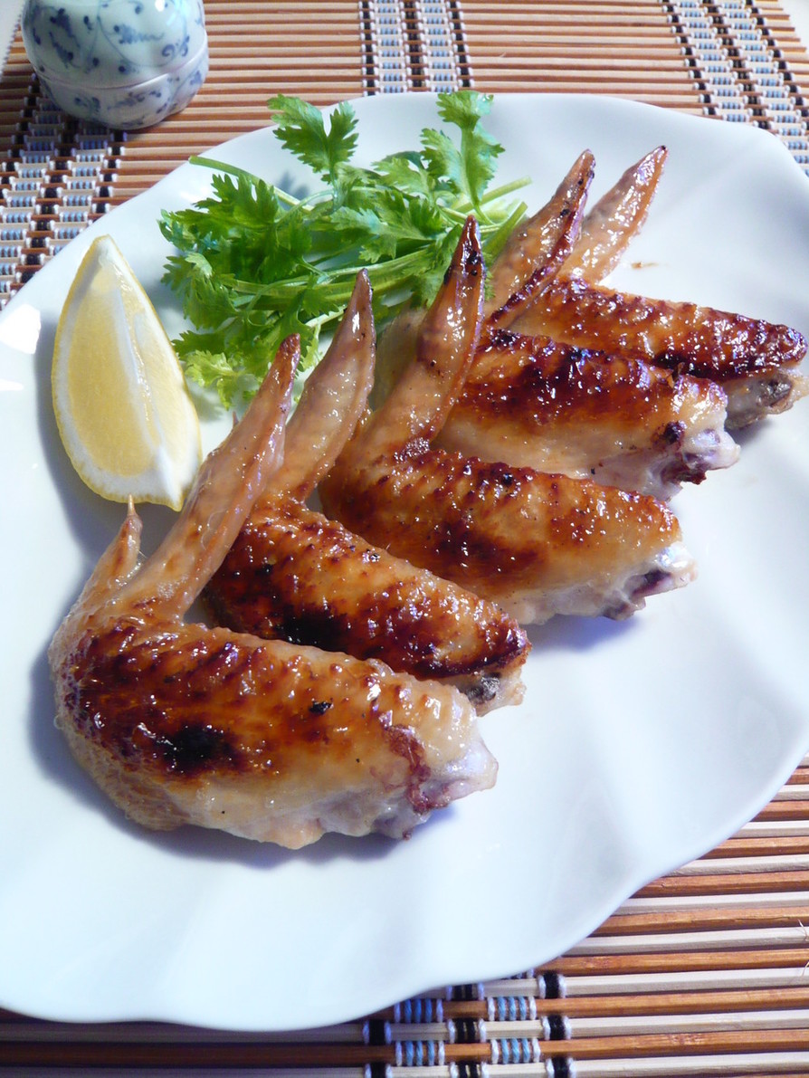 タイ料理ຄ鳥肉のナンプラー焼き