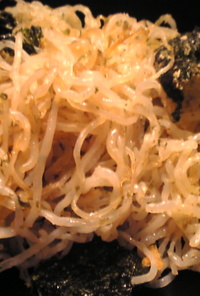 糸こんにゃくのＷチーズＷ海苔Ｗ胡麻炒め