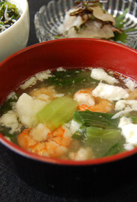 バナメイエビとチンゲン菜の中華スープ
