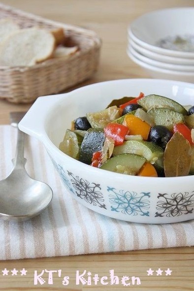 夏野菜とオリーブのオイル煮の写真