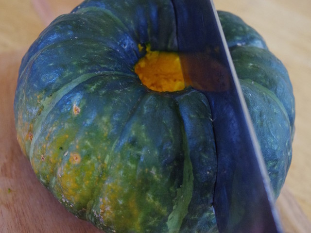 硬い丸ごとかぼちゃを切りやすくする方法 レシピ 作り方 By モスグリーン７ クックパッド