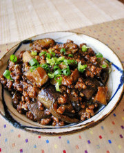 ご飯がっつり!ナスと豚ひき肉の甘味噌丼の写真