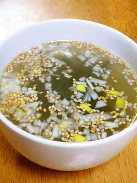 中華わかめスープ（お湯を注ぐだけ！）  