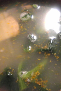 焼き豚とほうれん草の白湯ピリ辛スープ