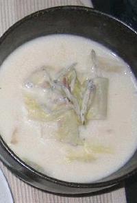 白菜の牛乳（豆乳）スープ