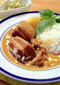 タイで覚えた 豚バラ肉のレッドカレー。