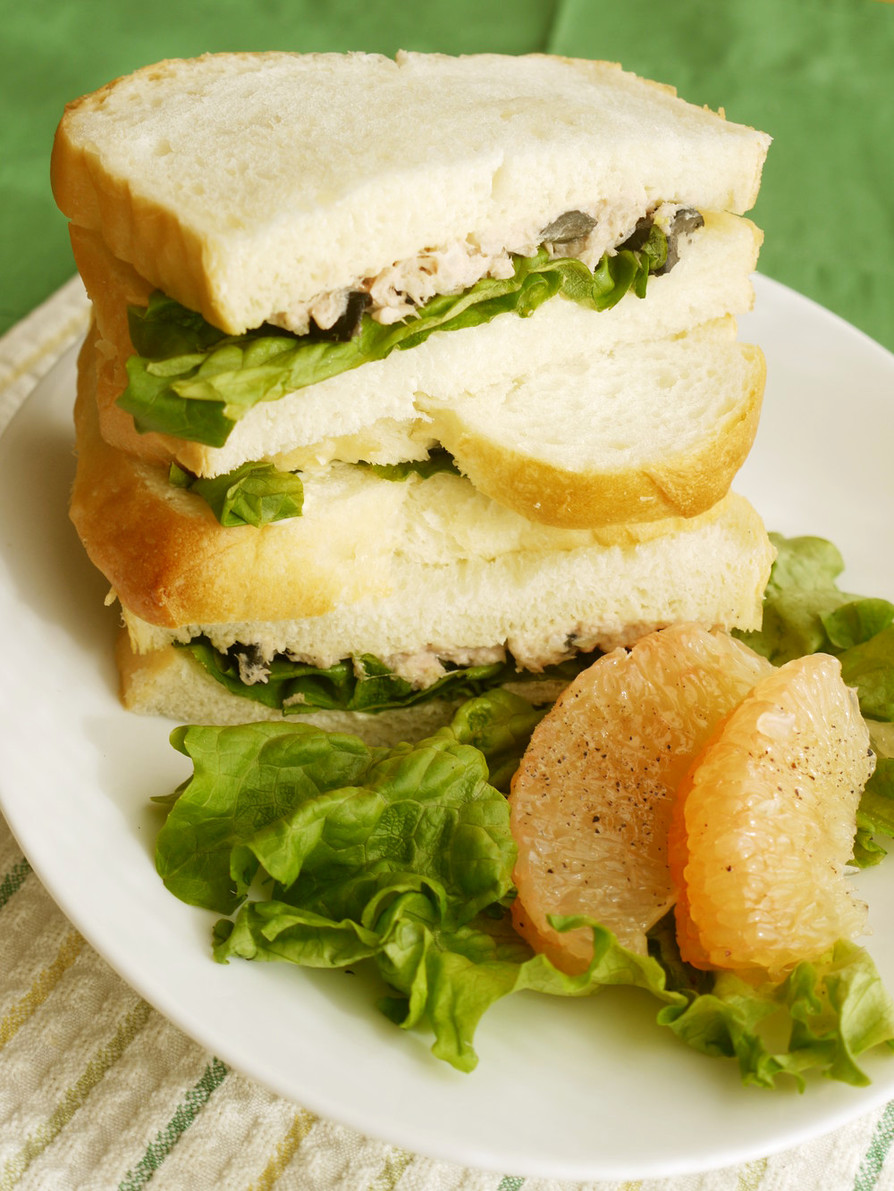 ブラックオリーブとツナのサンドイッチの画像