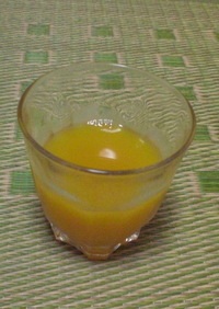 野菜ジュースにレモン汁プラス