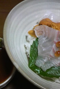 ごまダレ海鮮丼♪新鮮なお刺身を使って。