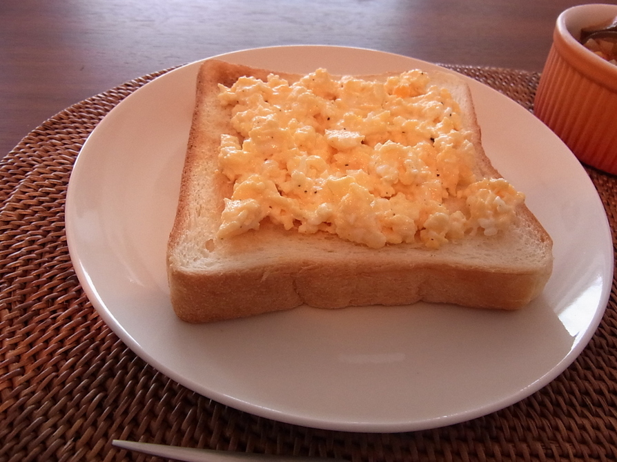 簡単ふわふわ卵トーストの画像