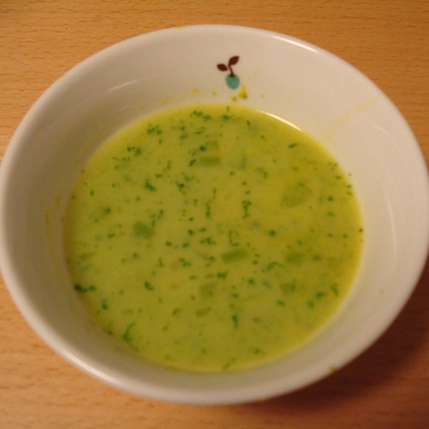 【猫ごはん】黄緑色の野菜スープ