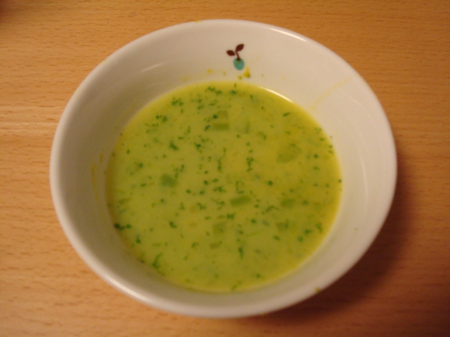 【猫ごはん】黄緑色の野菜スープの画像