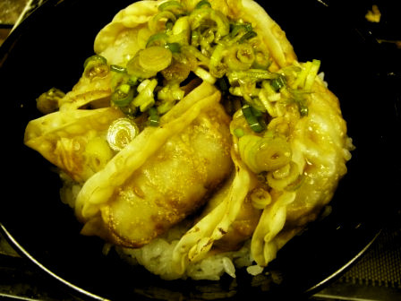 揚げ餃子でパリパリ餃子丼 葱タレの画像