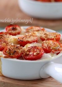 焼きプチトマトとむきえびマカロニグラタン