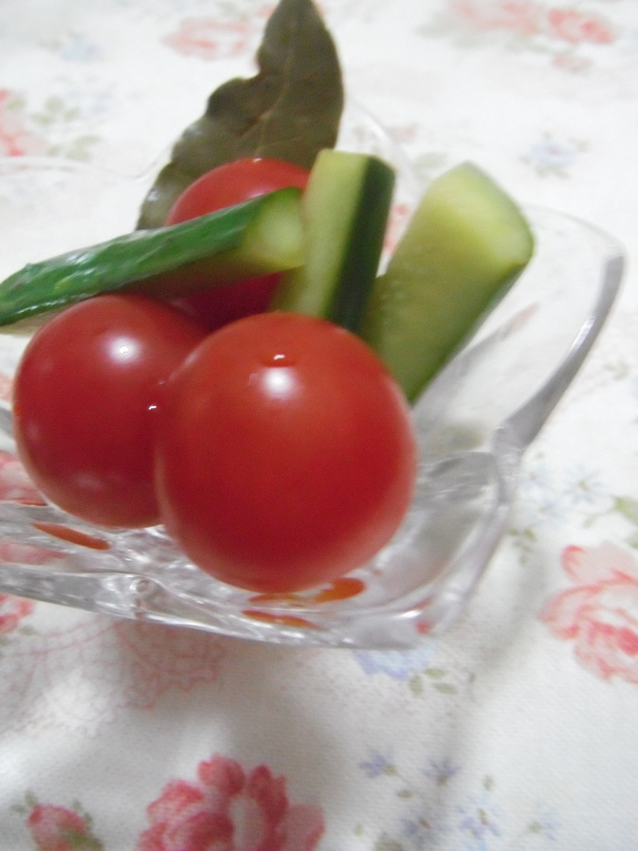 簡単常備菜☆きゅうりとトマトのピクルスの画像