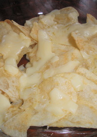 ポテトチップスにとろけるチーズでチン♪