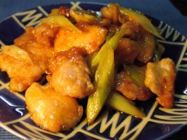 とり胸肉を　しっとり　柔らかく　うめジャム風味のチキンソテー