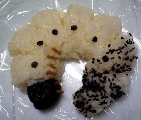 弁当にも✿　ご飯でかぶと虫の幼虫の画像