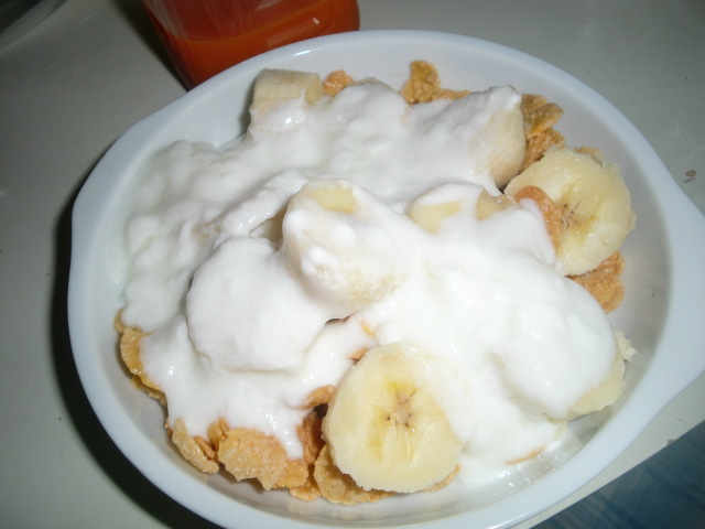 朝ご飯♪コーンフレークのバナナヨーグルトの画像