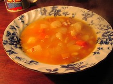 豆と野菜のスープの写真