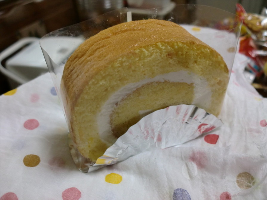 ココナッツパインロールケーキの画像