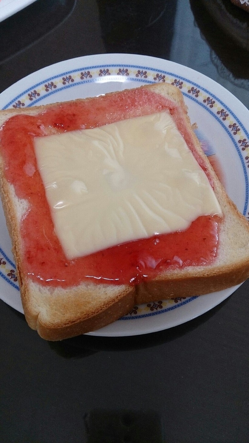 うちの定番☆いちごチーズトーストの画像